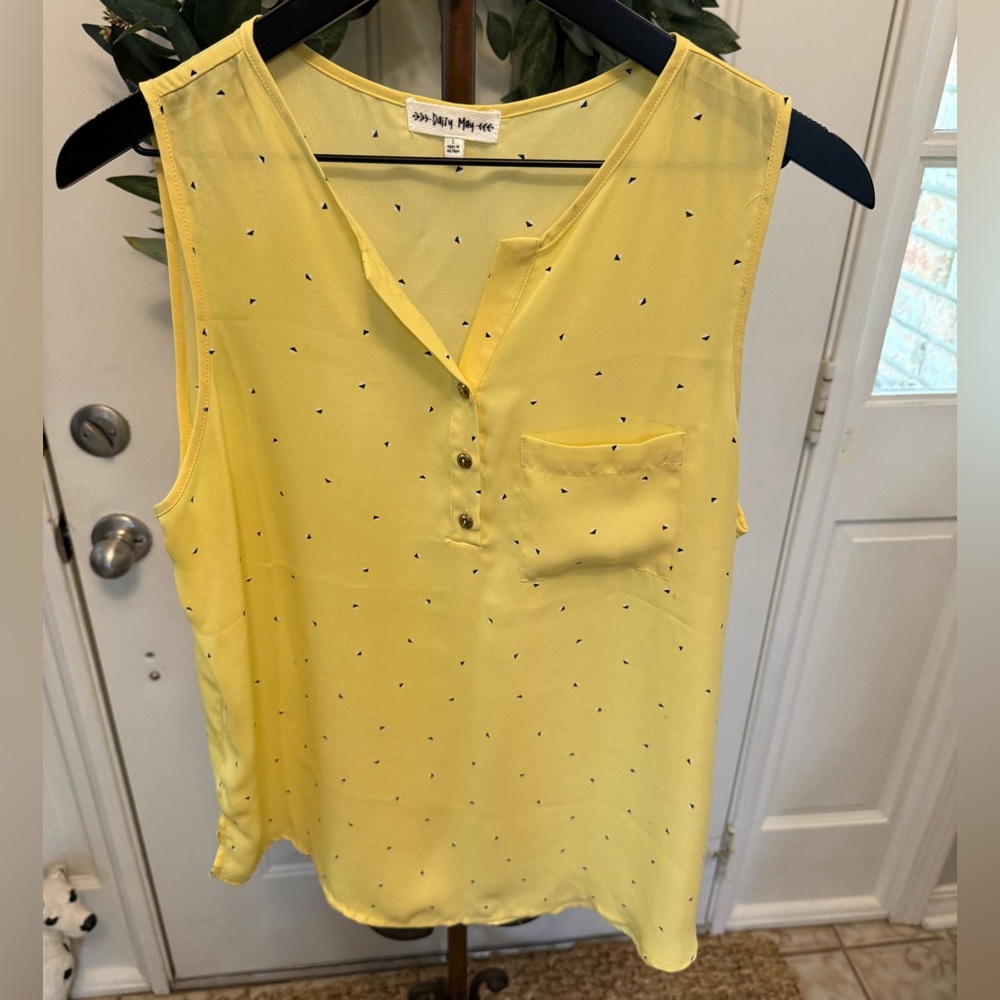 Daisy May Sunshine Yellow Tiny Triangle Print Sleeveless Popover Top L